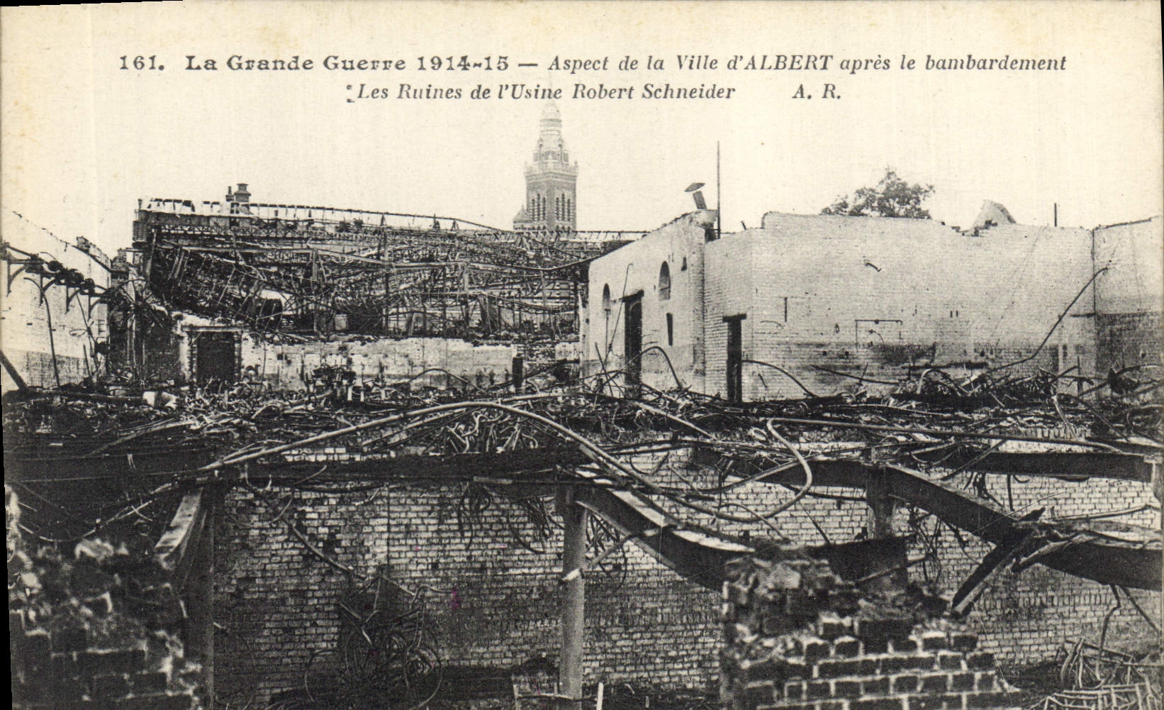 CPA Militaria La Grande Guerre 1914 15 Aspect de la Ville d'Albert apres le bombardement Les Ruines 