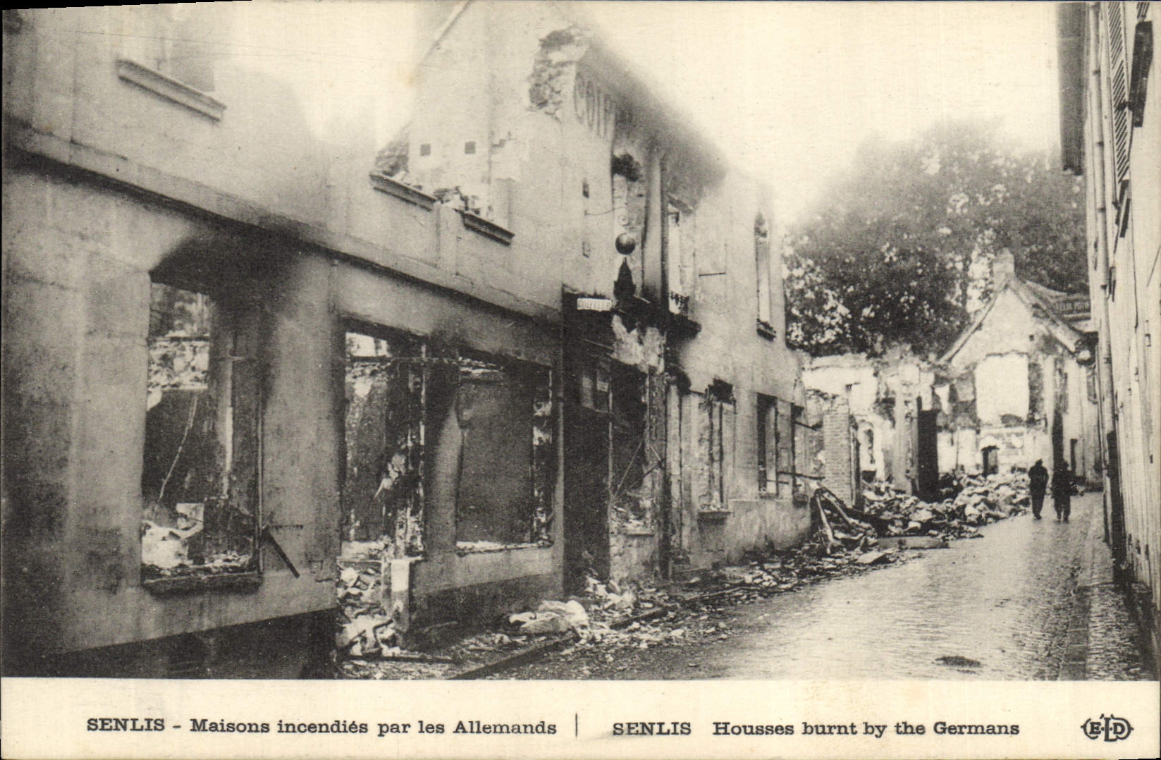 CPA Militaria Senlis Maisons incendies par les Allemands 