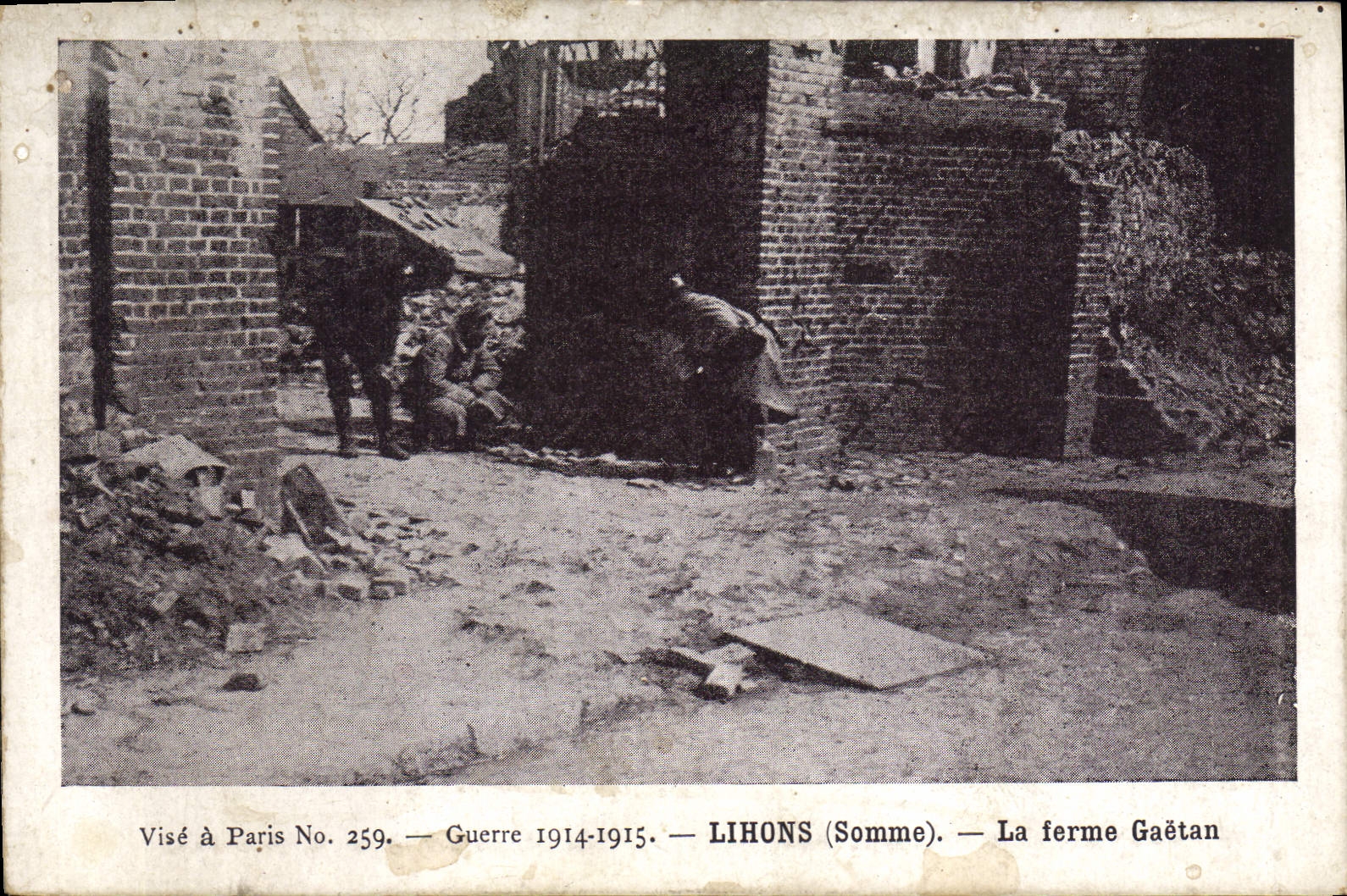 CPA Militaria Vise a Paris Guerre 1914 1915 Lihons (Somme) La ferme Gaetan 