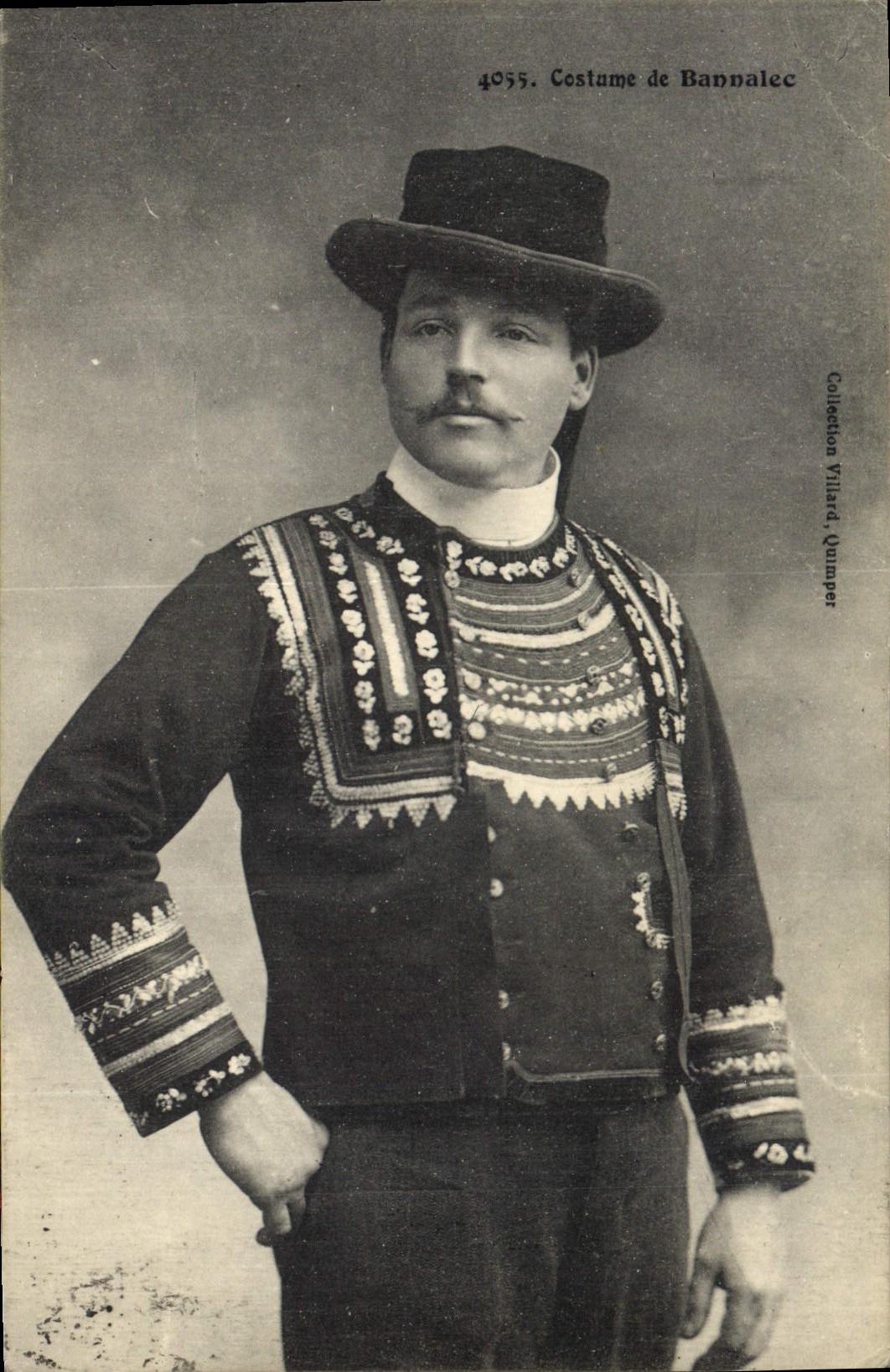 CPA Folklore Costume de Bannalec 