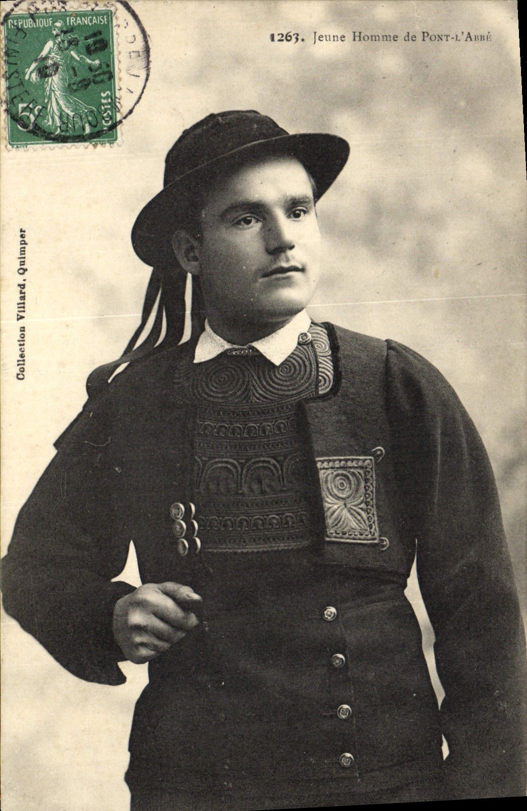 CPA Folklore Jeune homme de Pont l'Abbe 