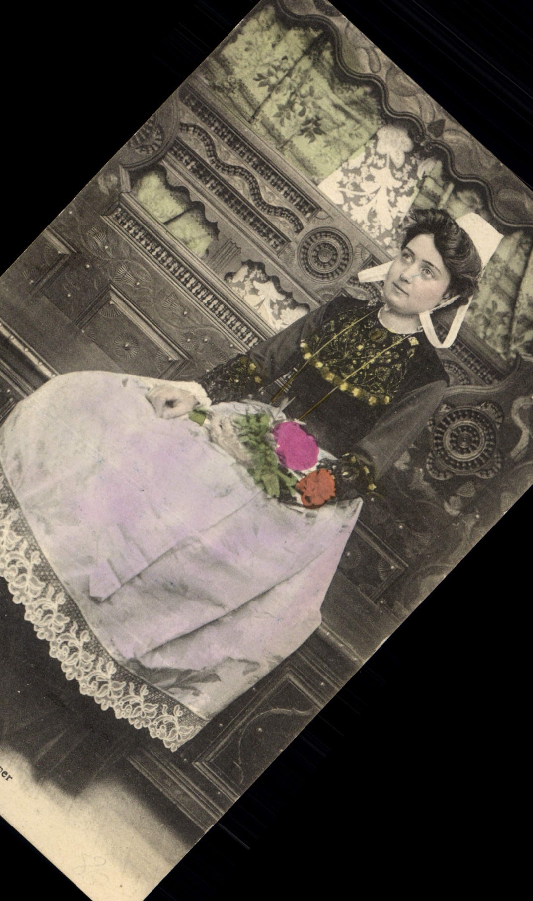 CPA Folklore Jeune fille de Quimper