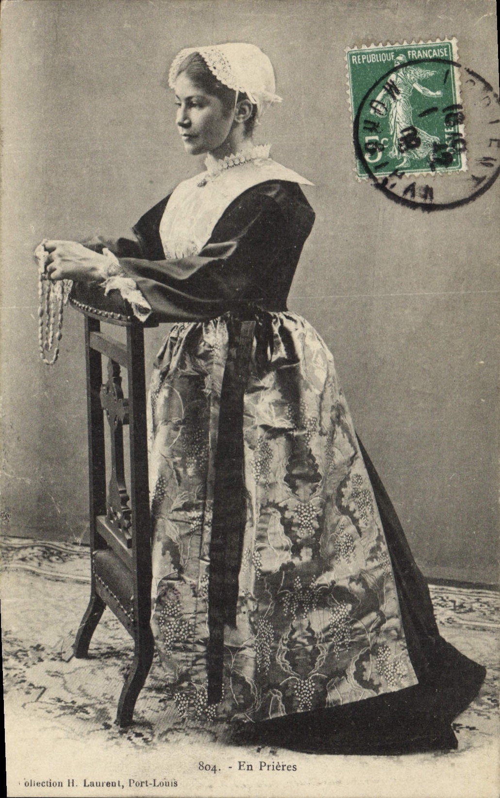 CPA Folklore En Priere 