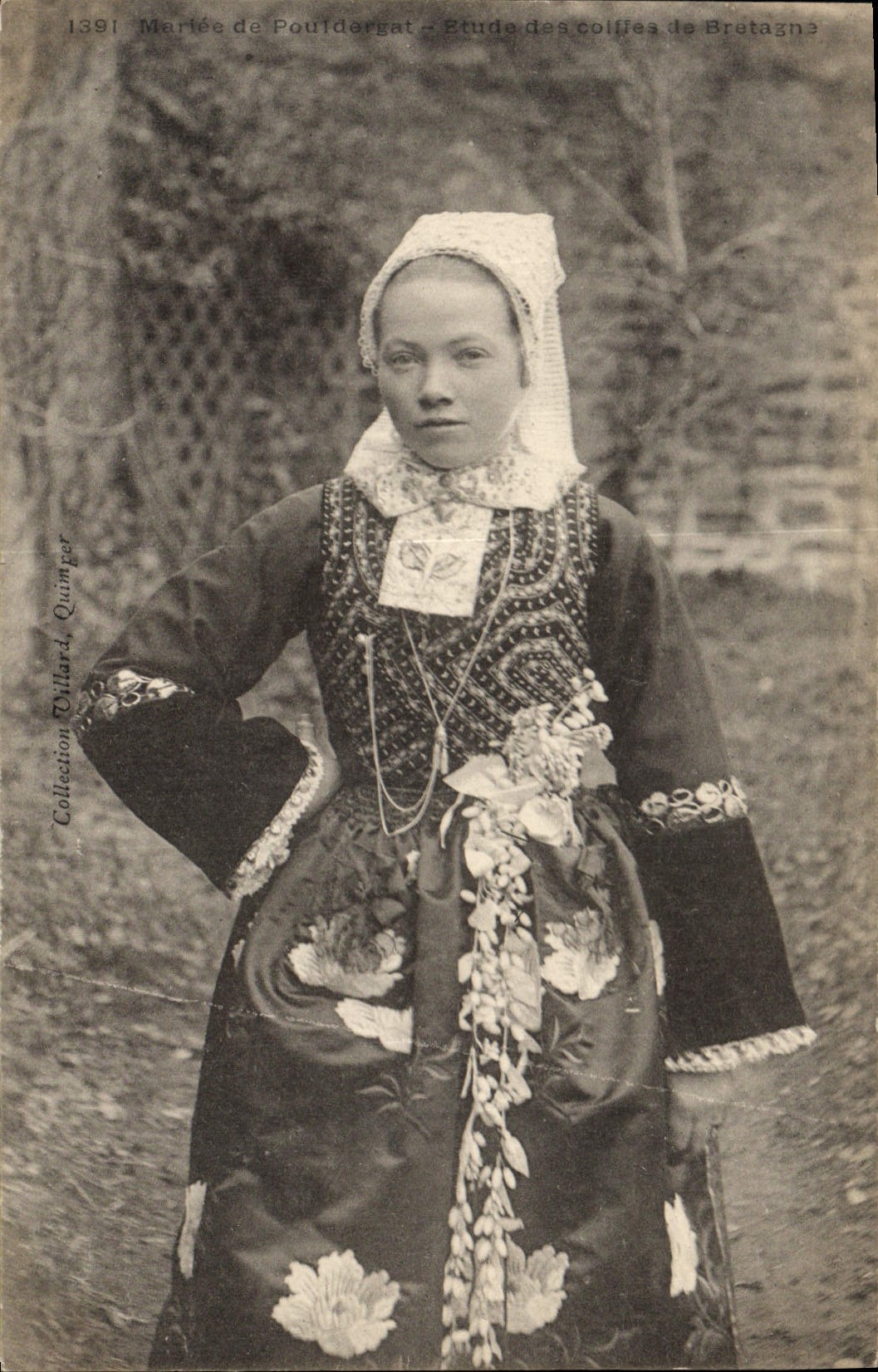 CPA Folklore Mariee Etude des coiffes de Bretagne