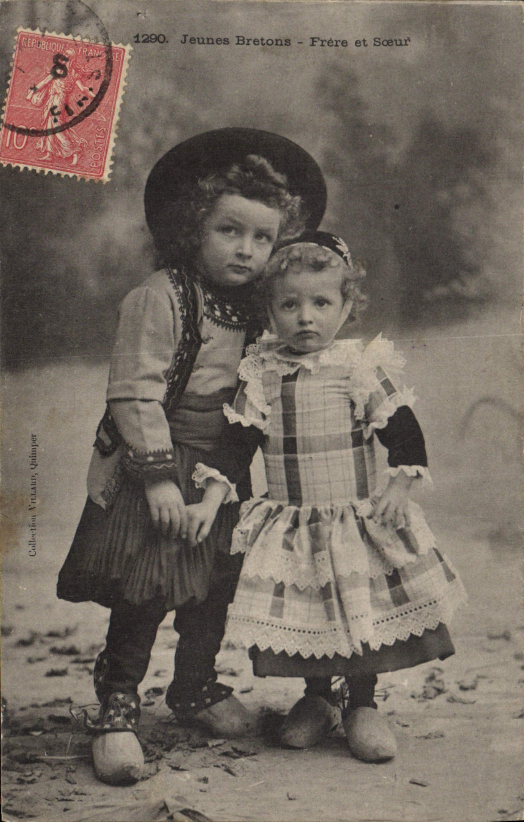 CPA Folklore Jeunes btretons Frere et Soeur 