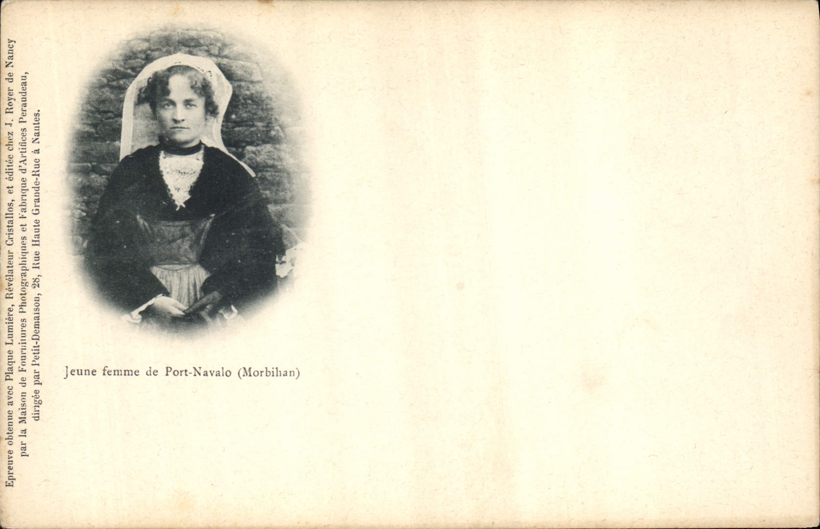 CPA Folklore  Jeune femme de Port Navalo (Morbihan) 