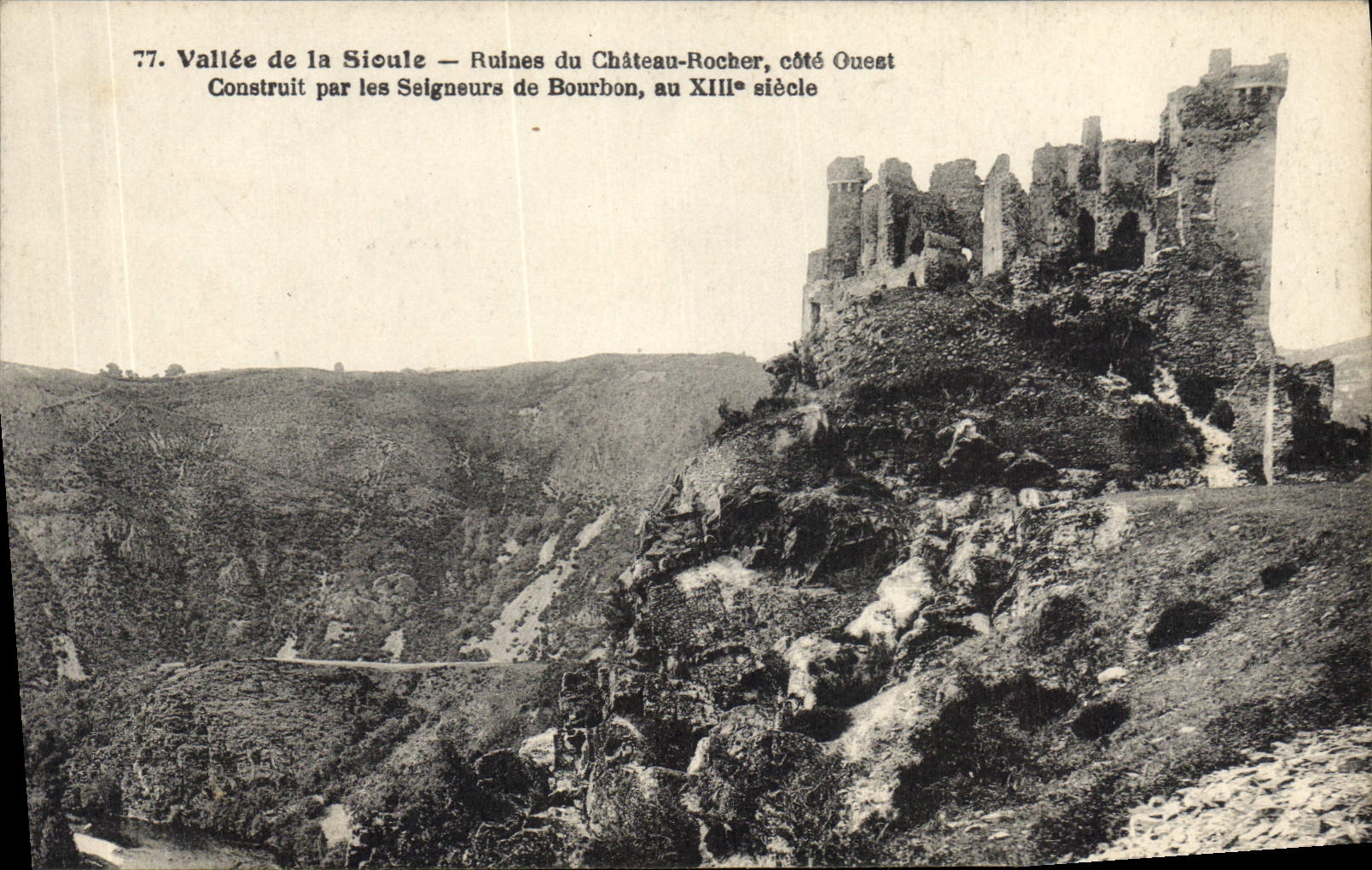 CPA Vallee de la Sioule Ruines du Chateau Rocher cote ouest Construit par les Seigneurs de Bourbon a