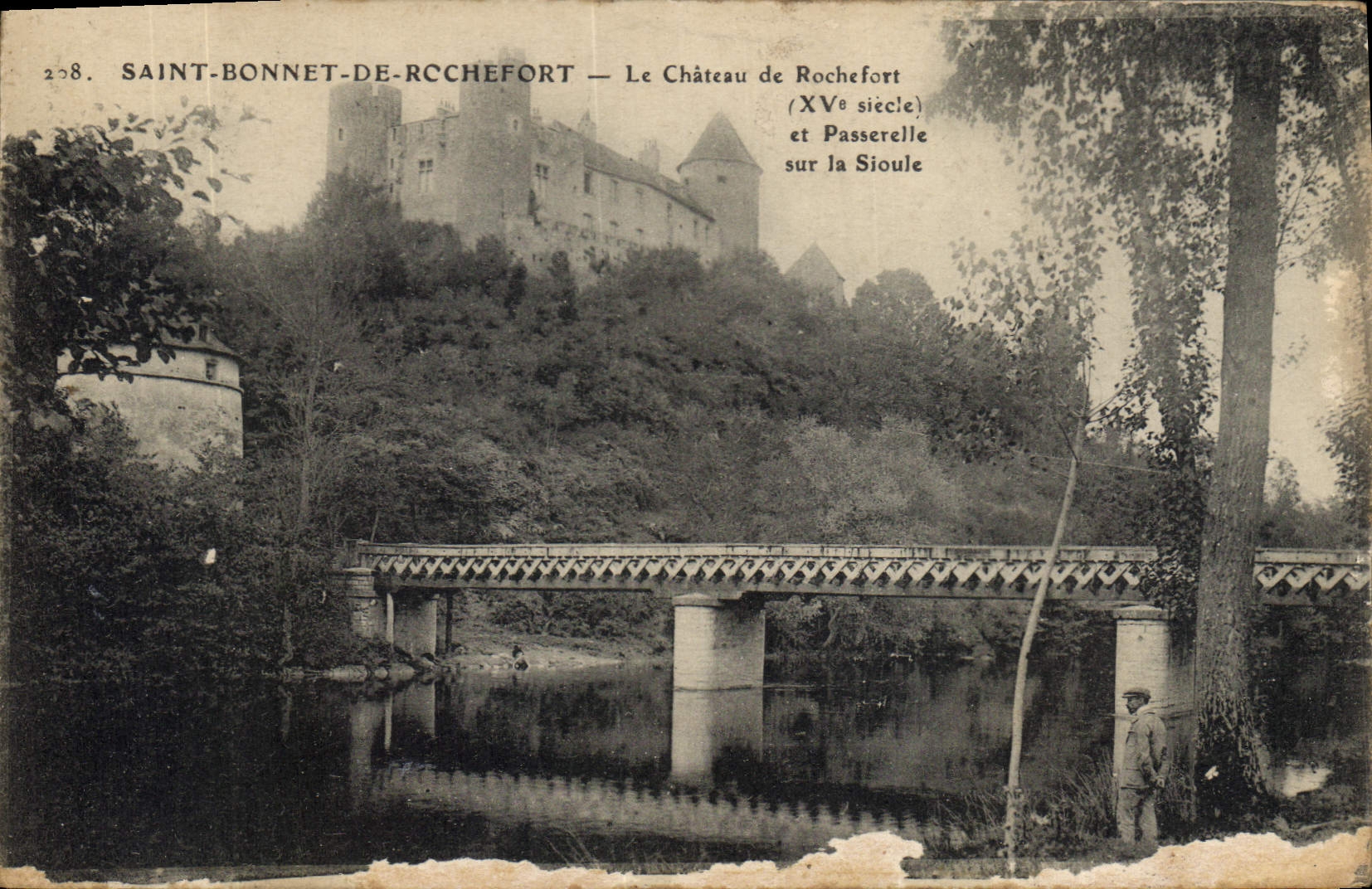 CPA Saint Bonnet de Rochefort Le Chateau de Rochefort (XV siecle) et Passerelle sur la Sioule 