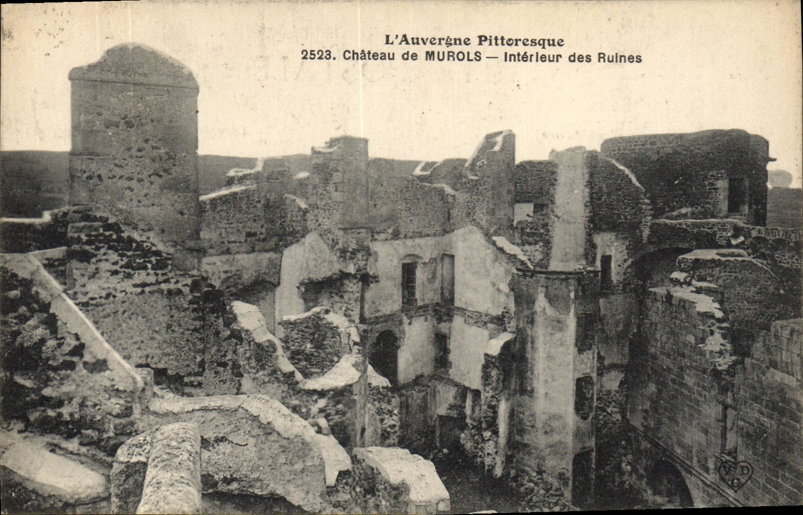 CPA L'Auvergne Pittoresque Chateau de Murols Interieur des Ruines
