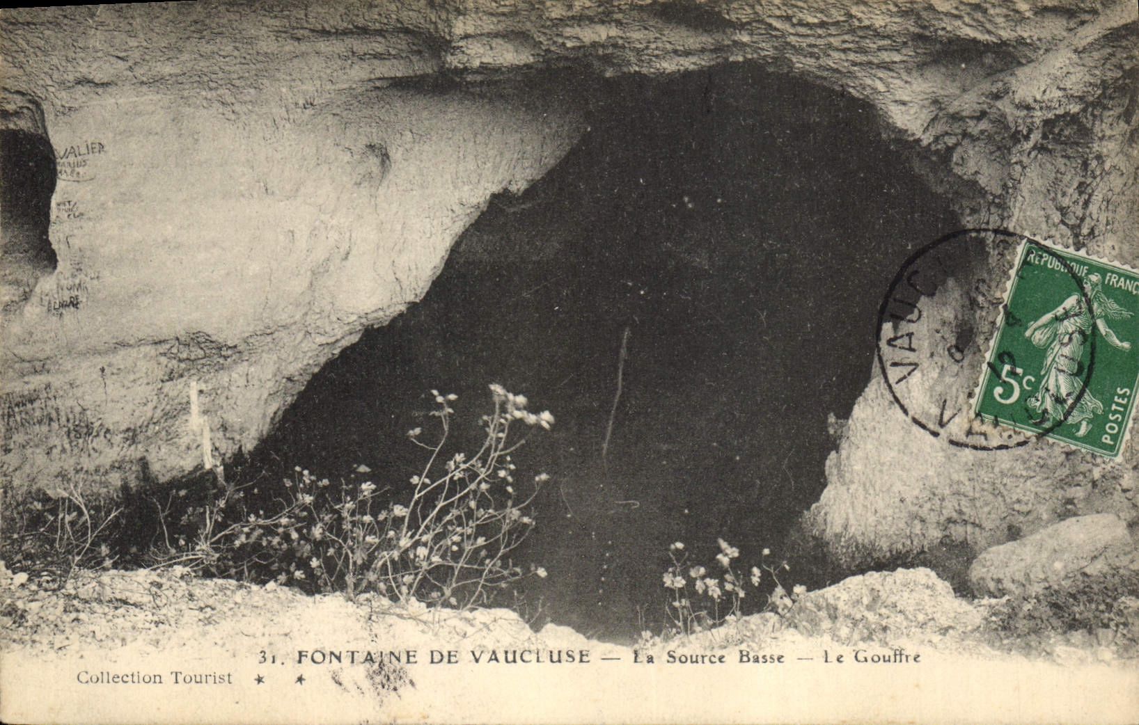 CPA Fontaine de Vaucluse La Source Basse Le Gouffre