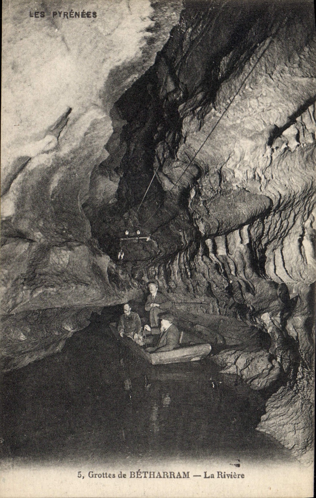 CPA Les Pyrenees Grottes de Betharram La Riviere