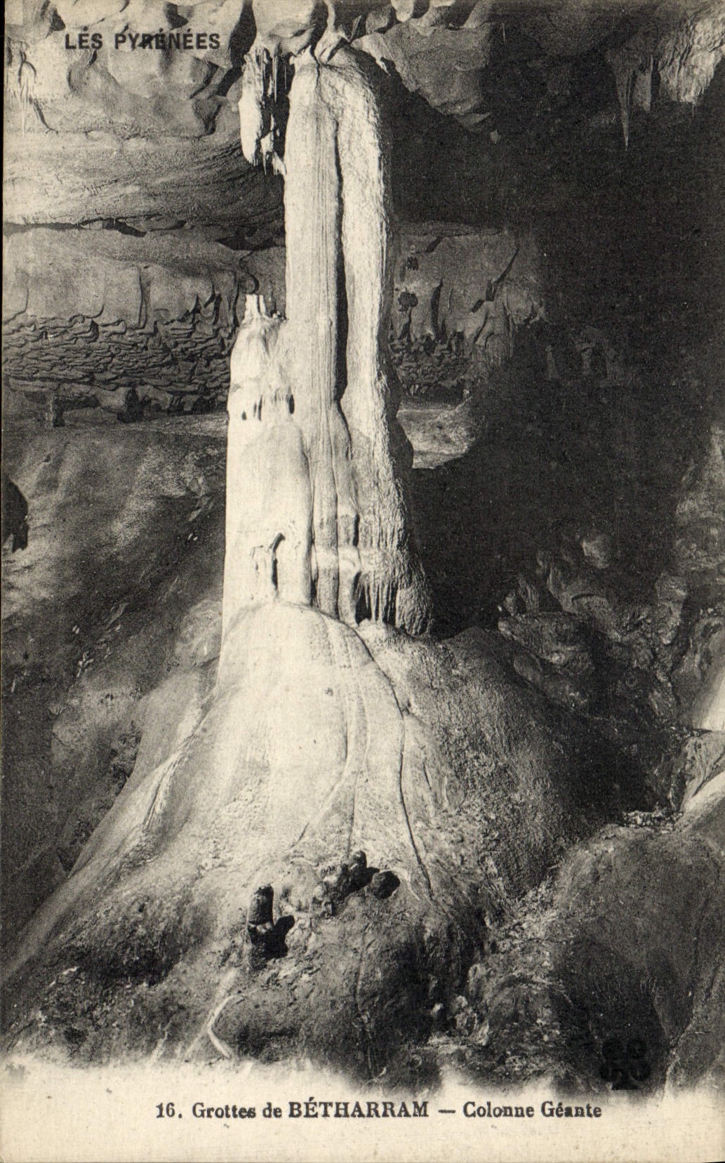 CPA Les Pyrenees Grottes de Betharram Colonne Geante