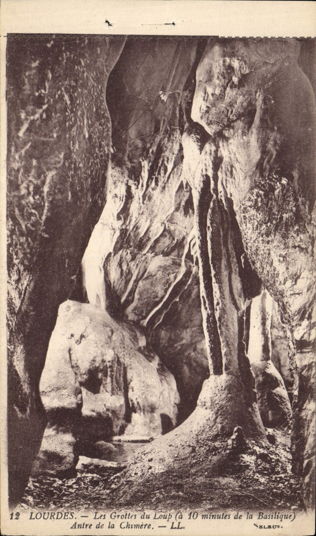 CPA Lourdes Les Grottes du Loup (a 10 minutes de la Basilique) Antre de la Chimere 