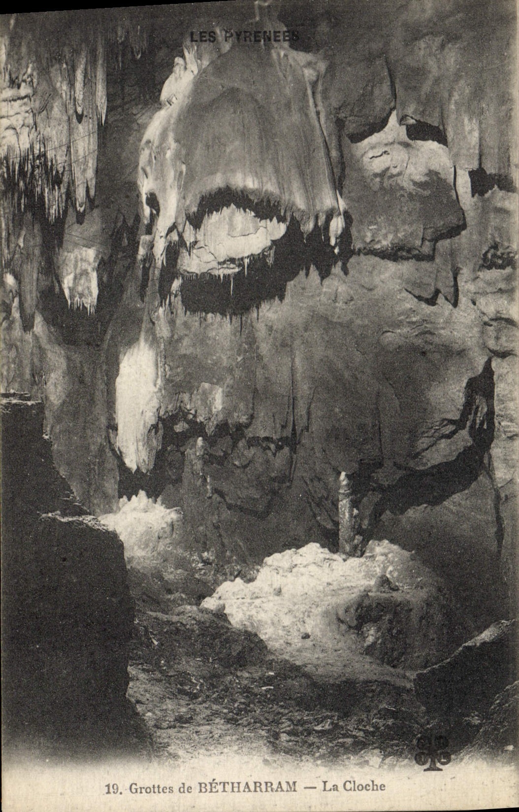 CPA Grottes de Betharram La Cloche 