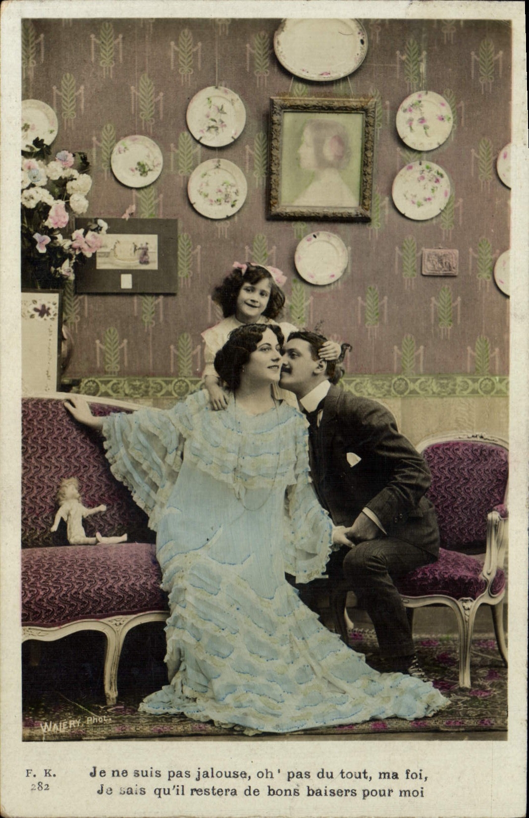 CPA Fantaisie Enfants Poupee Femme Je ne suis pas jalouse oh pas du tout ma foi Je sais qu'il rester