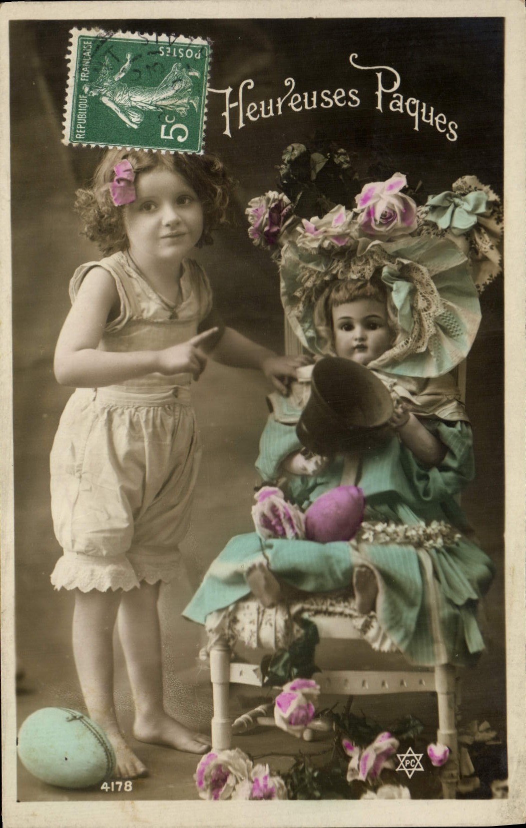 CPA Fantaisie Enfants Poupee  Heureuses Paques 