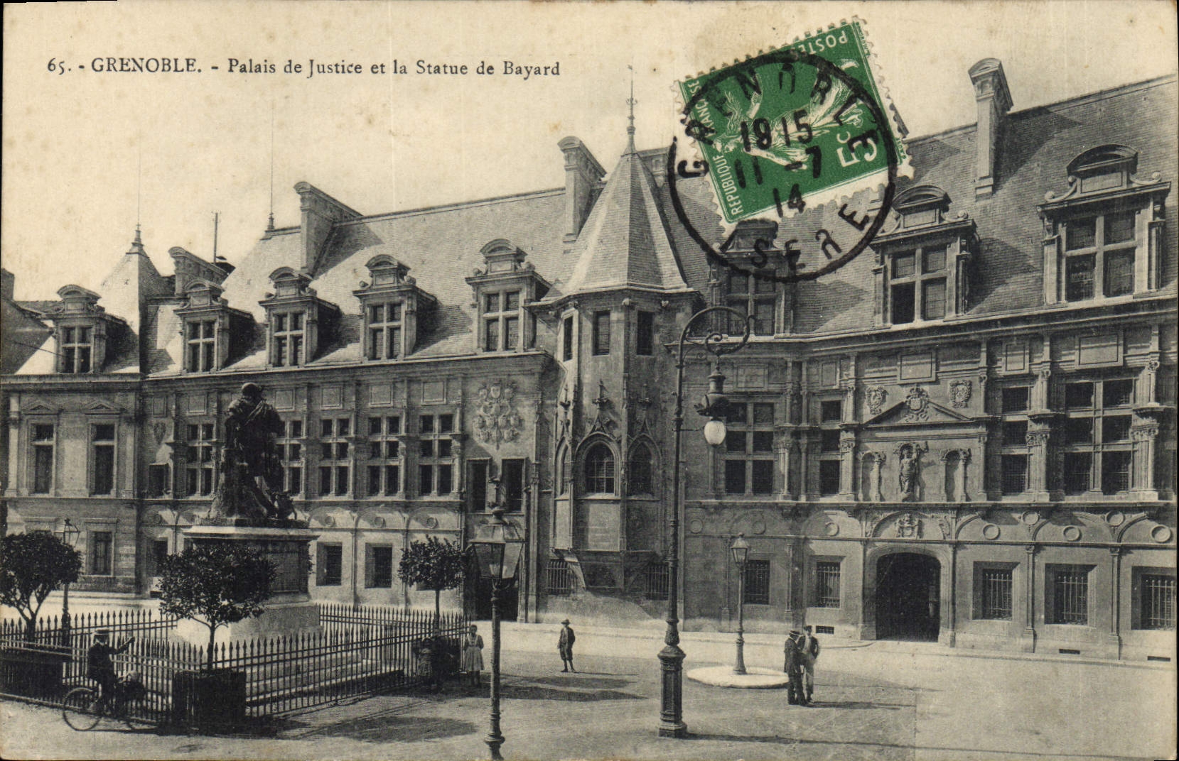 CPA Grenoble Palais de Justice et la Statue de Bayard 