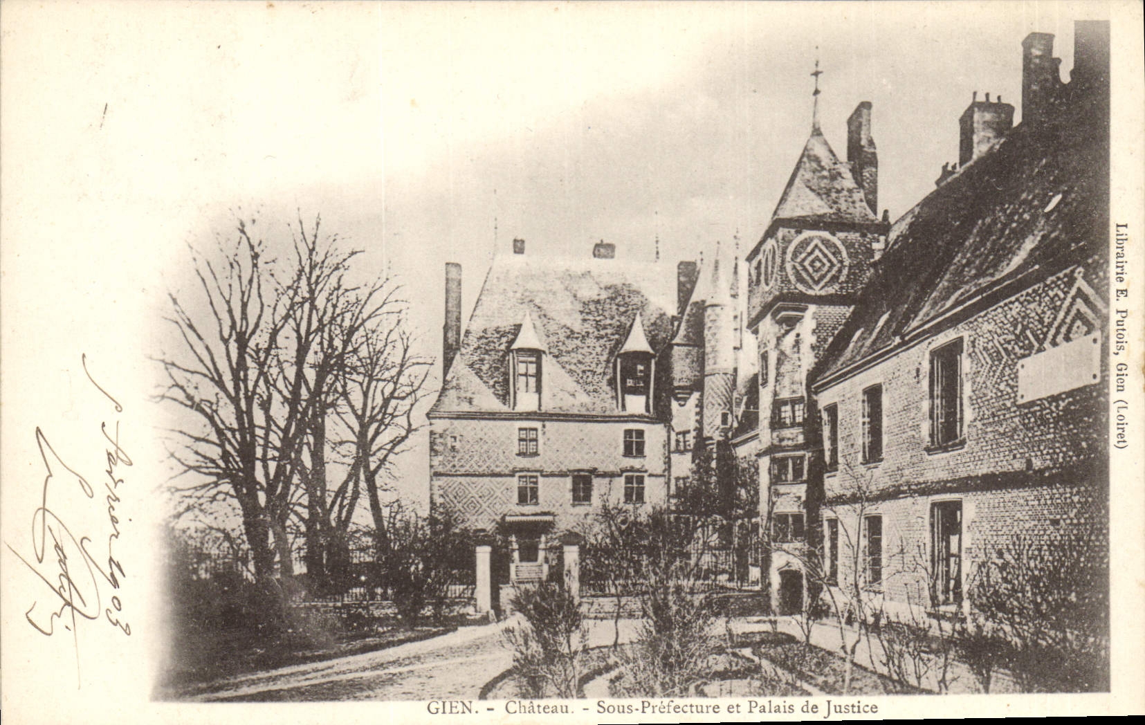 CPA Gien Chateau Sous Prefecture et Palais de Justice 