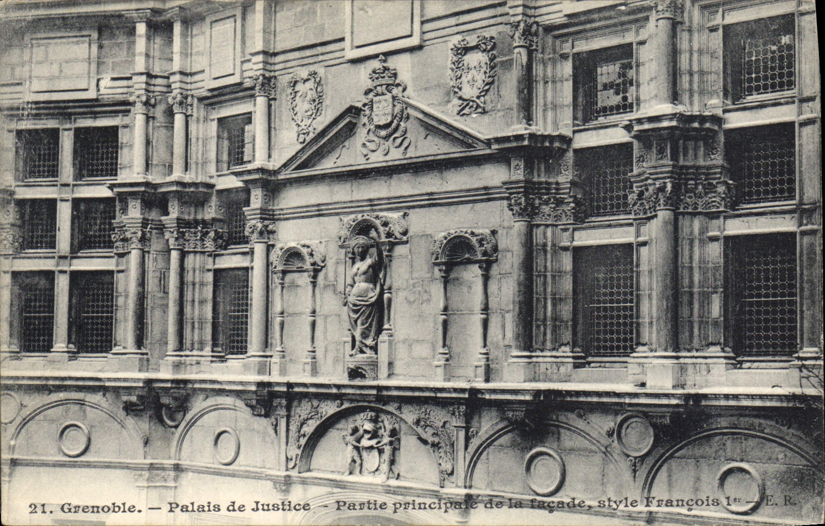 CPA Grenoble Palais de Justice Partie principale de la facade style Francois 1er
