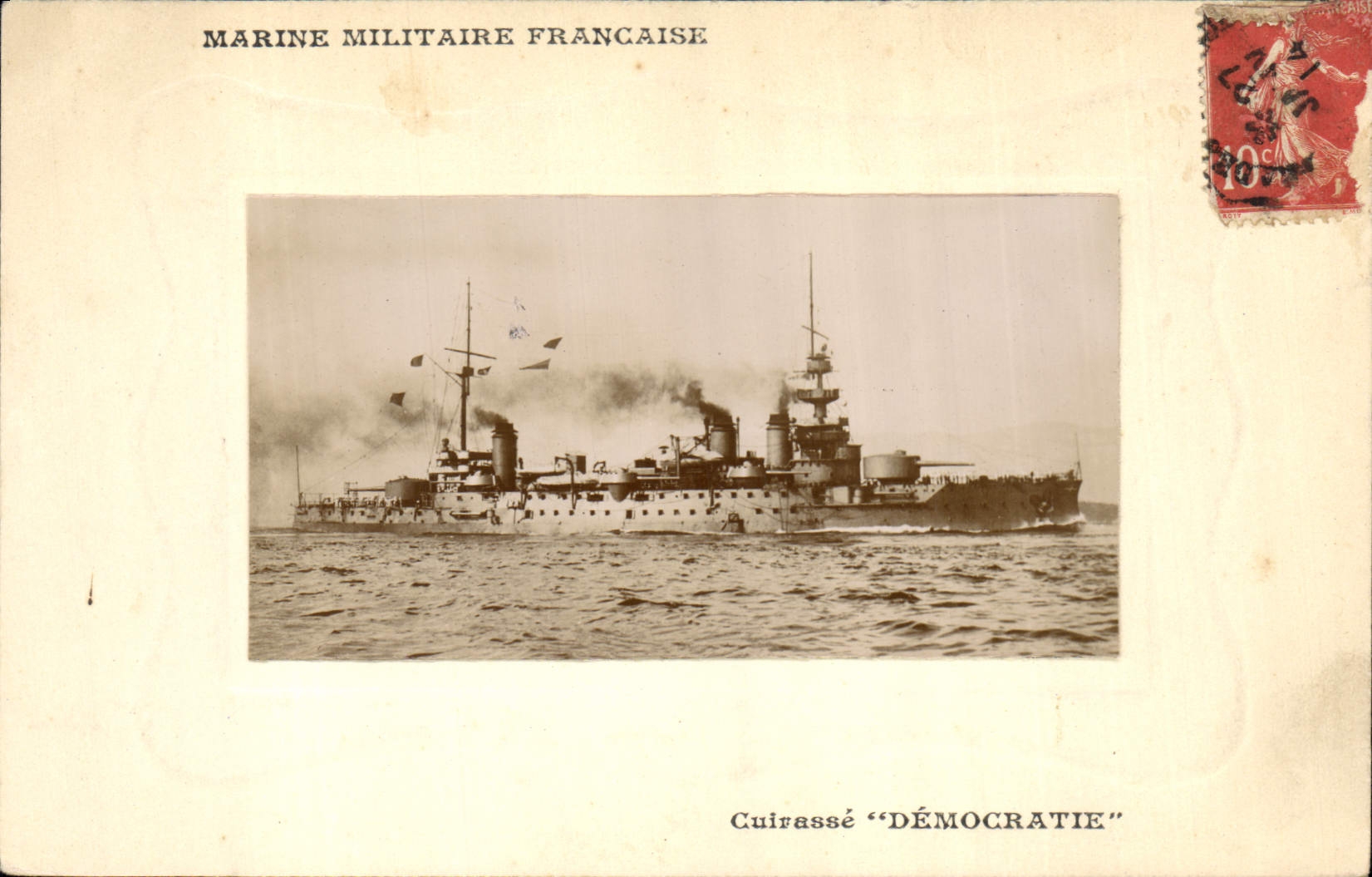 CPA Bateau de guerre Marine Militaire Francaise Cuirasse Democratie 