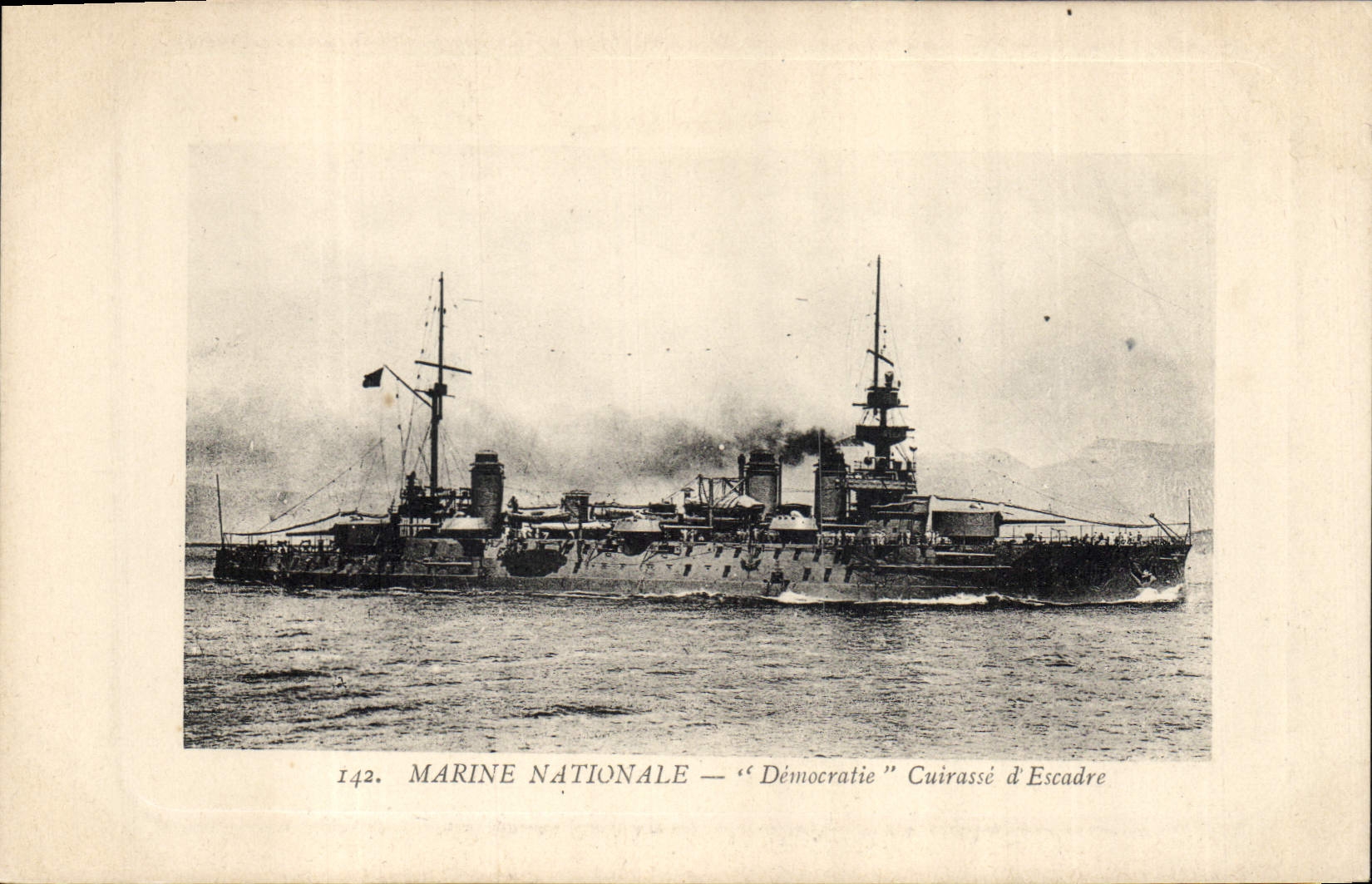 CPA Bateau de guerre Marine Nationale Democratie Cuirasse d'Escadre 