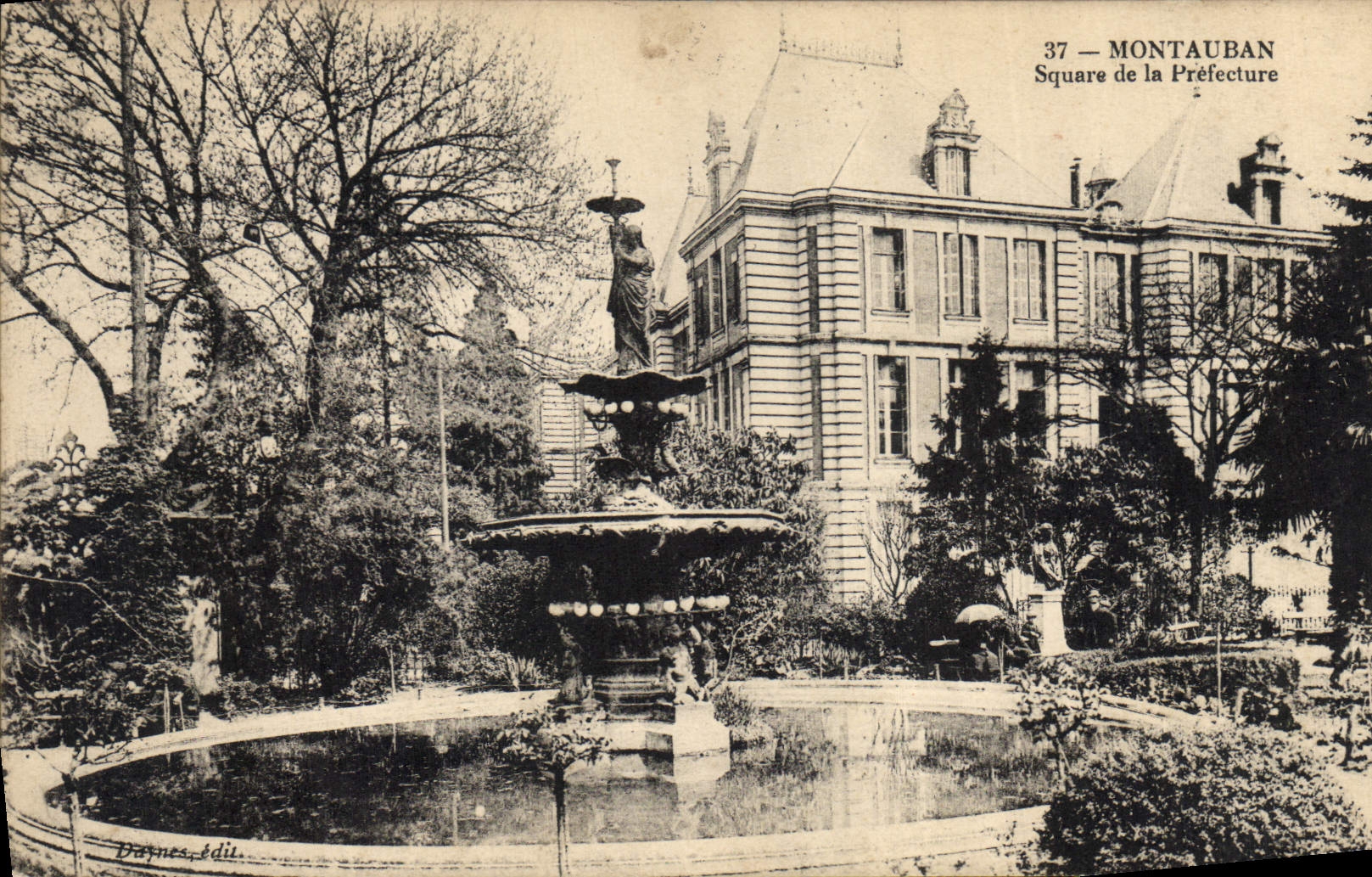 CPA Montauban Square de la Prefecture 