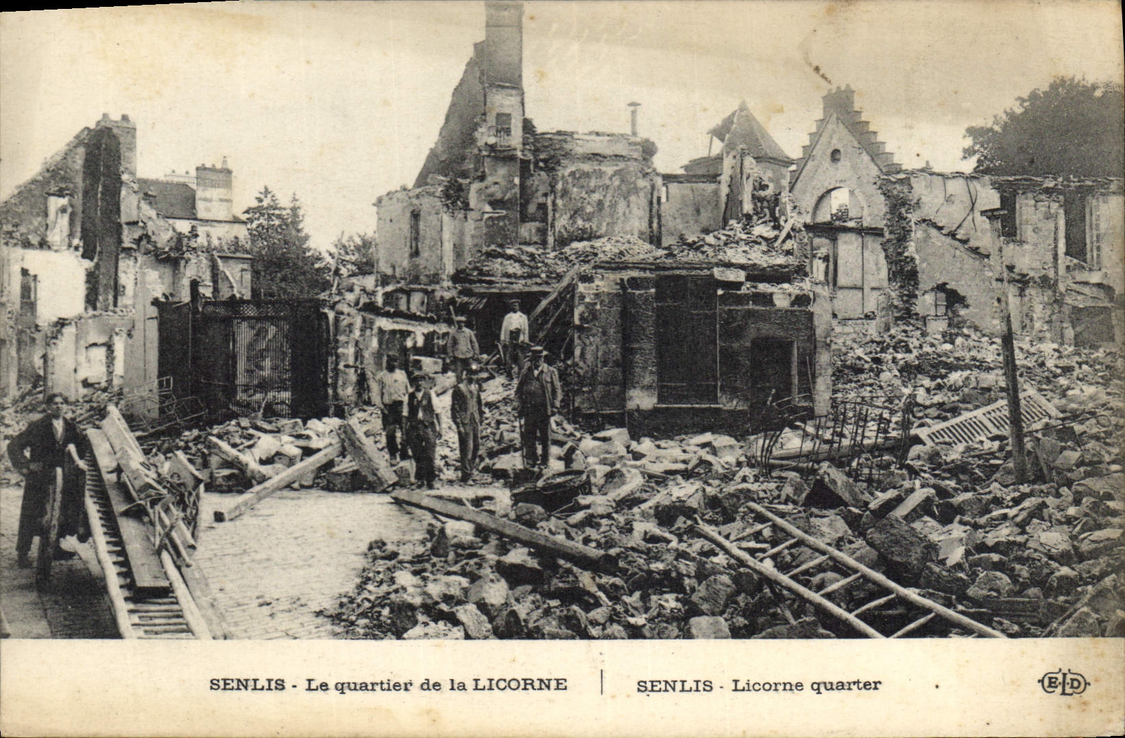 CPA Militaria La grande guerre 1914 15 l'Alsace reconquise l'Eglise d'Aspach le haut bombardee par l