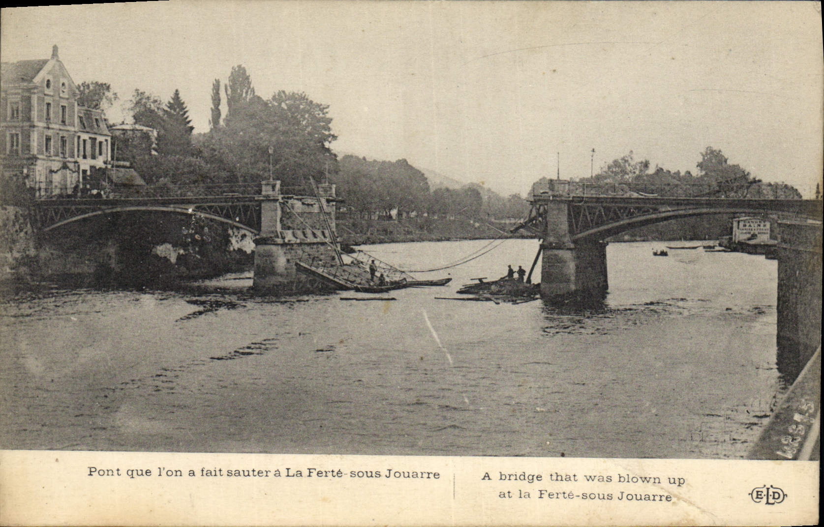 CPA Militaria Guerre de 1914 Reims la Cathedrale Exterieur de la grande voute apres l'incendie