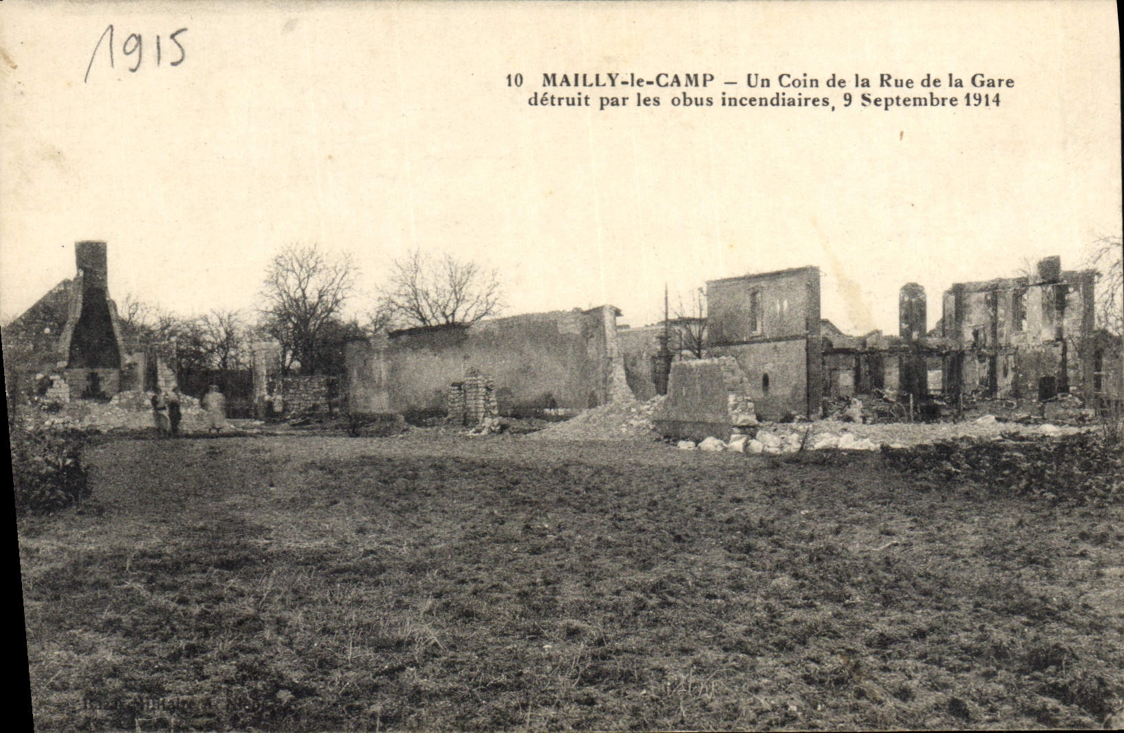 CPA Militaria Mailly le Camp un coin de la rue de la gare detruit par les obus incendiaires
