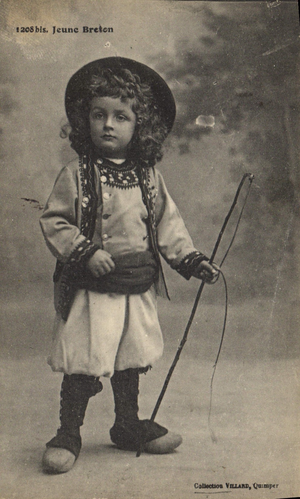 CPA Folklore Jeune Breton 