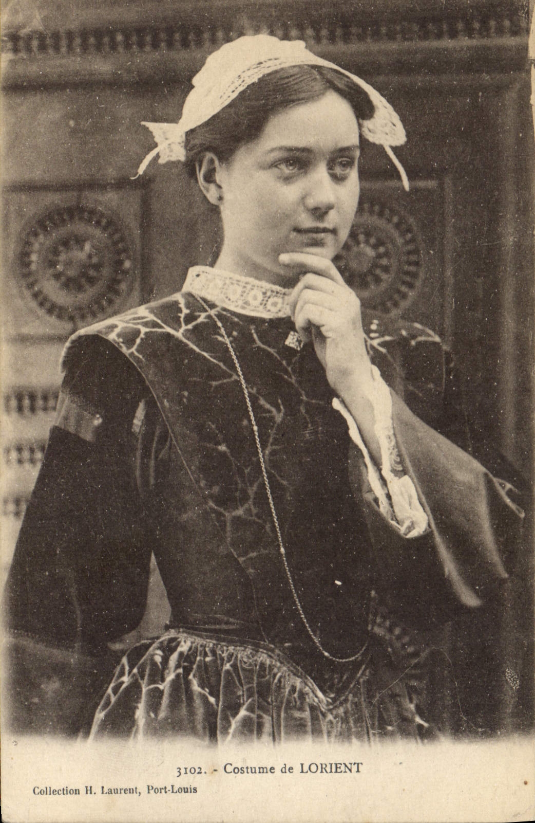 CPA Folklore Costume de Lorient 