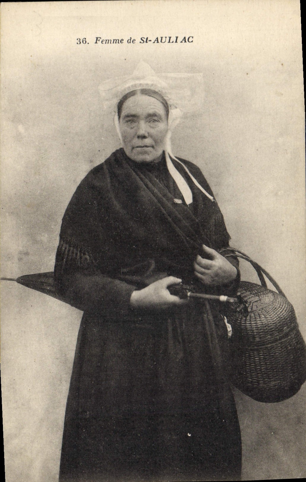CPA Folklore Femme de St Auliac 
