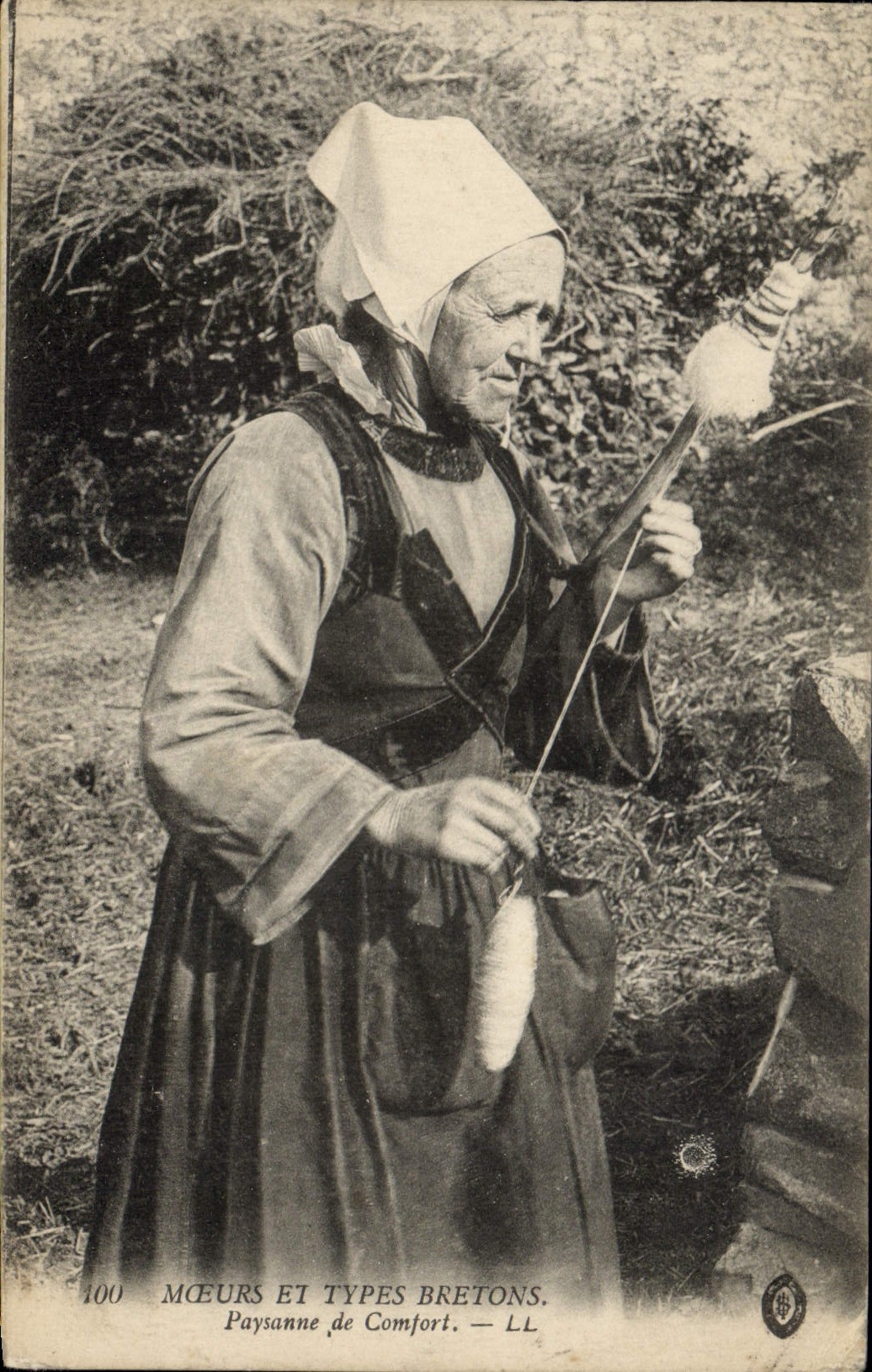 CPA Folklore Mceurs et types Bretons paysanne de Comfort 