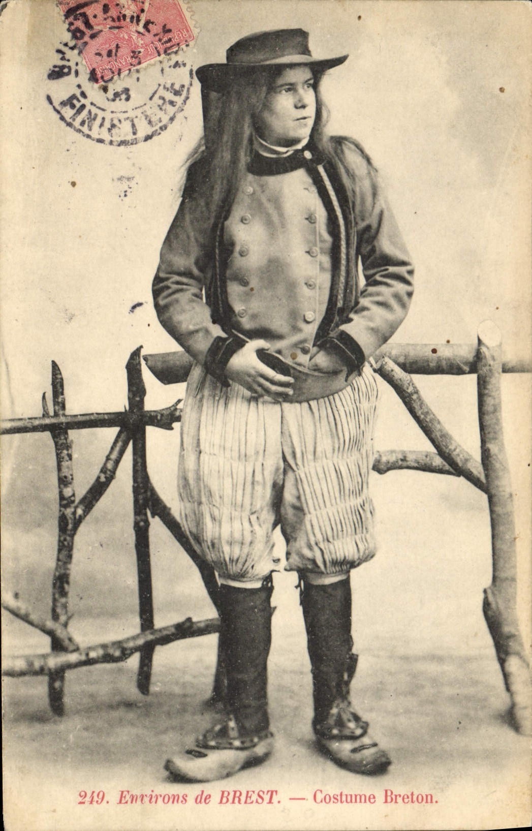 CPA Folklore Environs de Brest costume Breton 