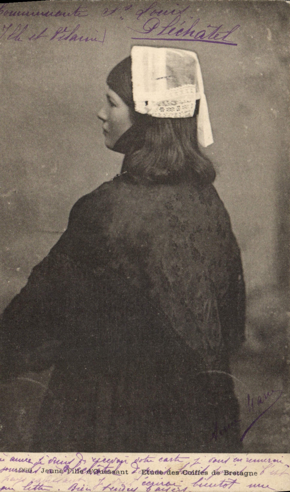 CPA Folklore Jeune fille etude des Coiffes de Bretagne 