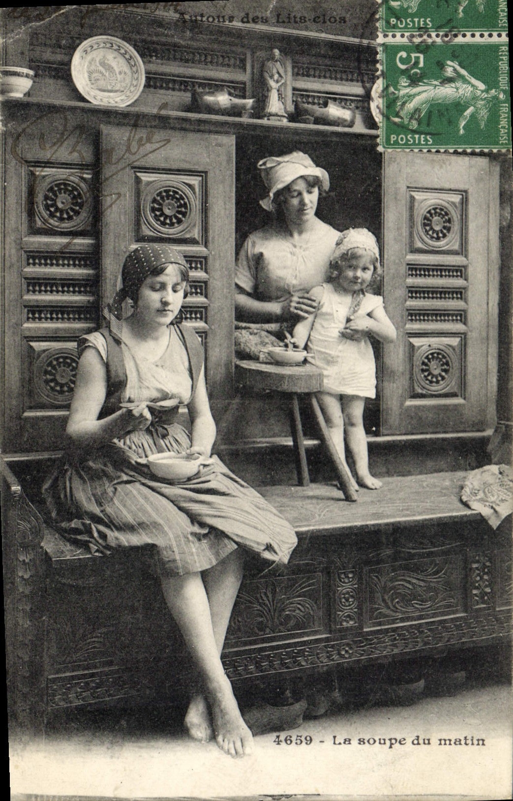 CPA Folklore La soupe du matin 