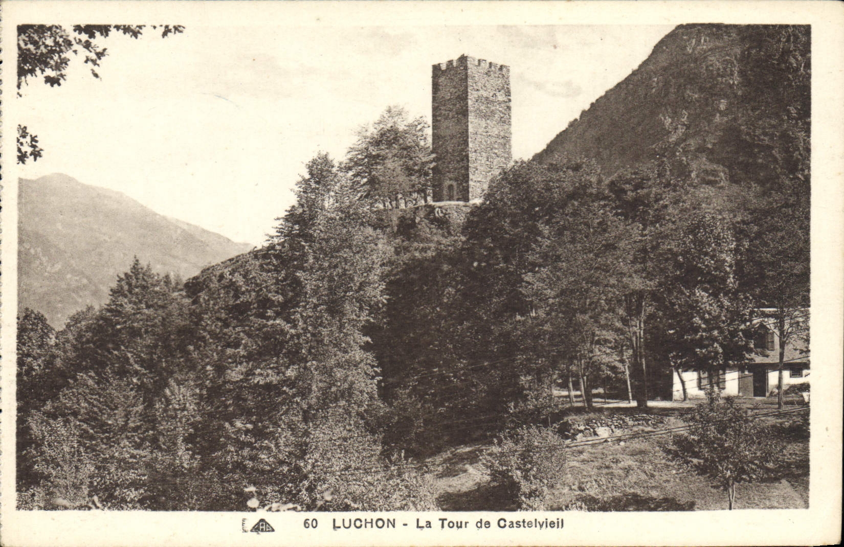 CPA Luchon La Tour de Castelvieil 