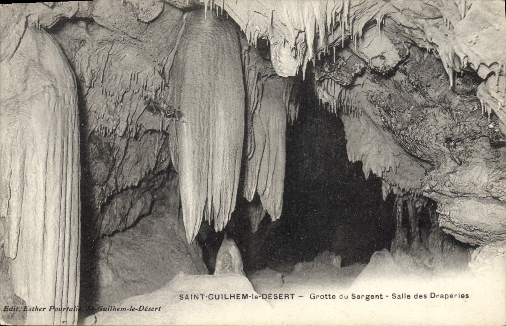 CPA Saint Guilhem le Desert Grotte du Sergent salle des draperies