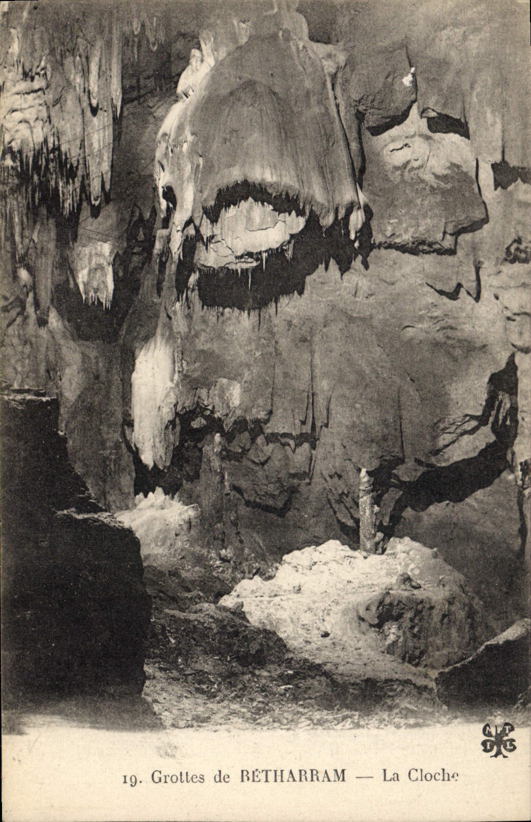CPA Grottes de Betharram la Cloche 