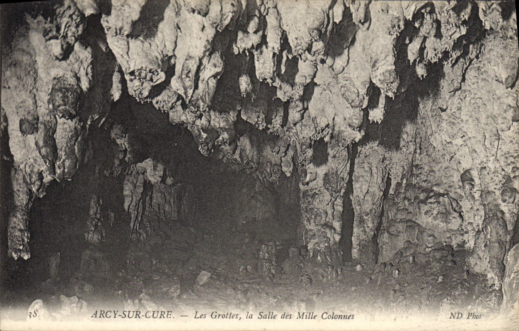 CPA Arcy sur cure les grottes la salle des mille Colonnes