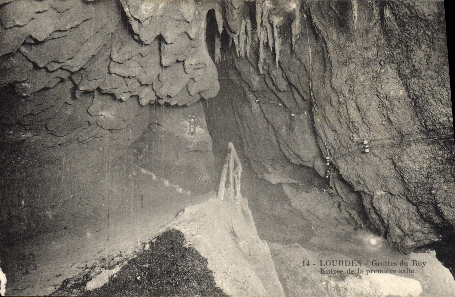 CPA Lourdes grottes du Roy entree de la premiere salle