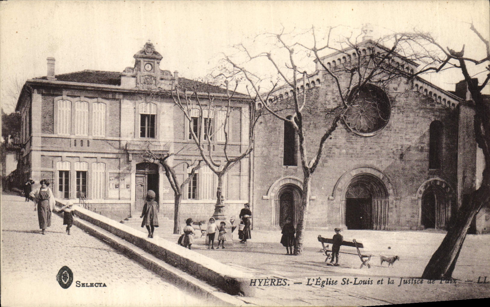 CPA Hyeres L'Eglise st Louis et la Justice de paix 