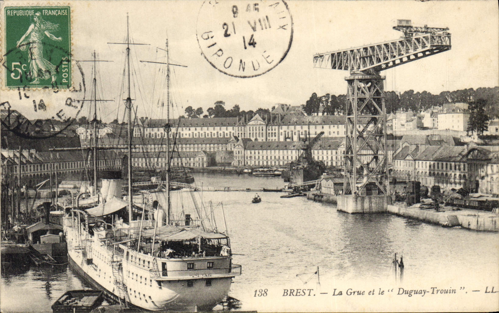 CPA Bateau de guerre Brest La Grue et le Duguay Trouin