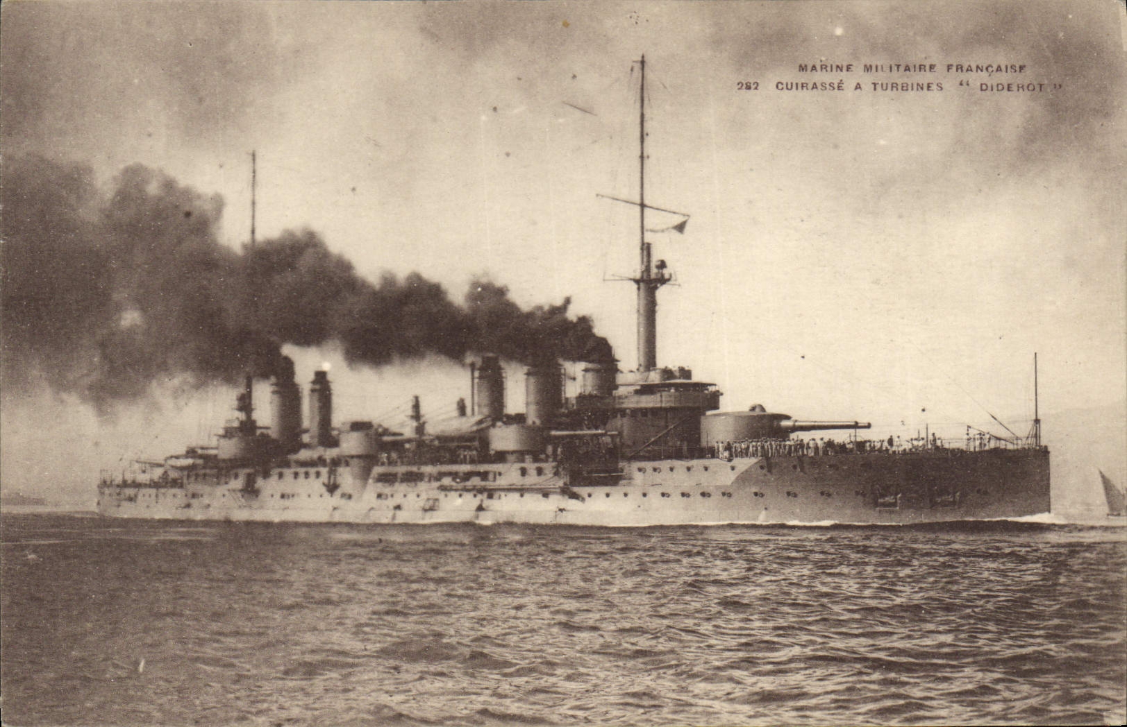 CPA Bateau de guerre Cuirasse a turbines Diderot
