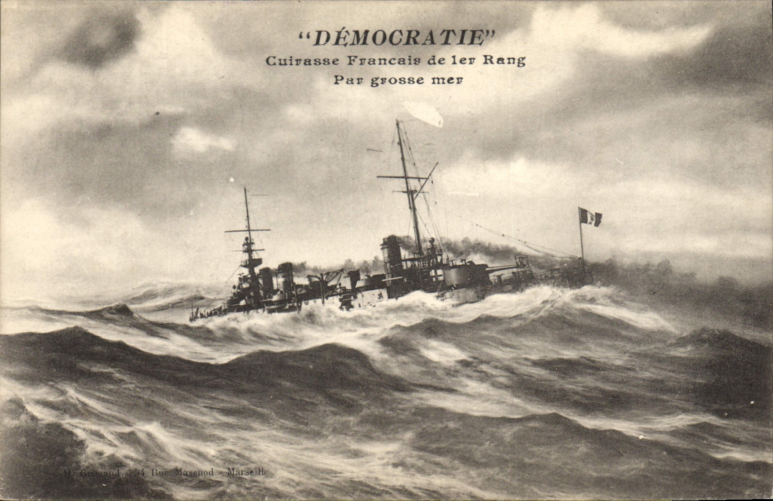 CPA Bateau de guerre Democratie Cuirasse Francais de 1er rang par grosse mer