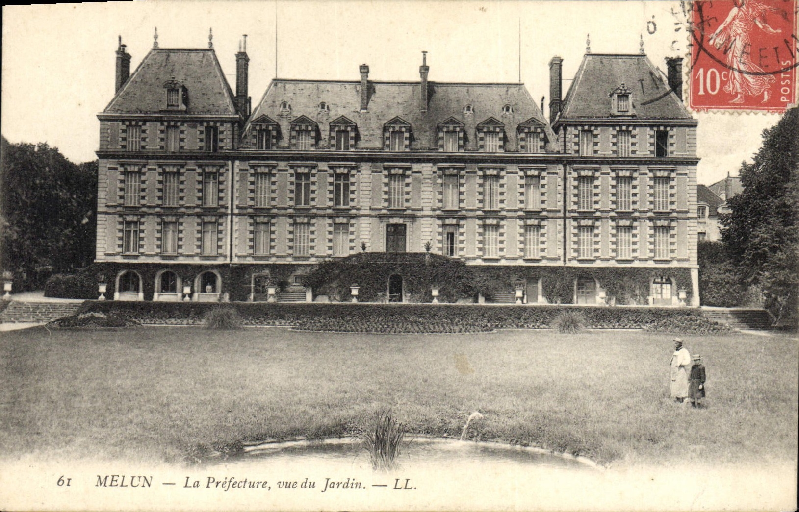 CPA Prefecture vue du jarin Melun