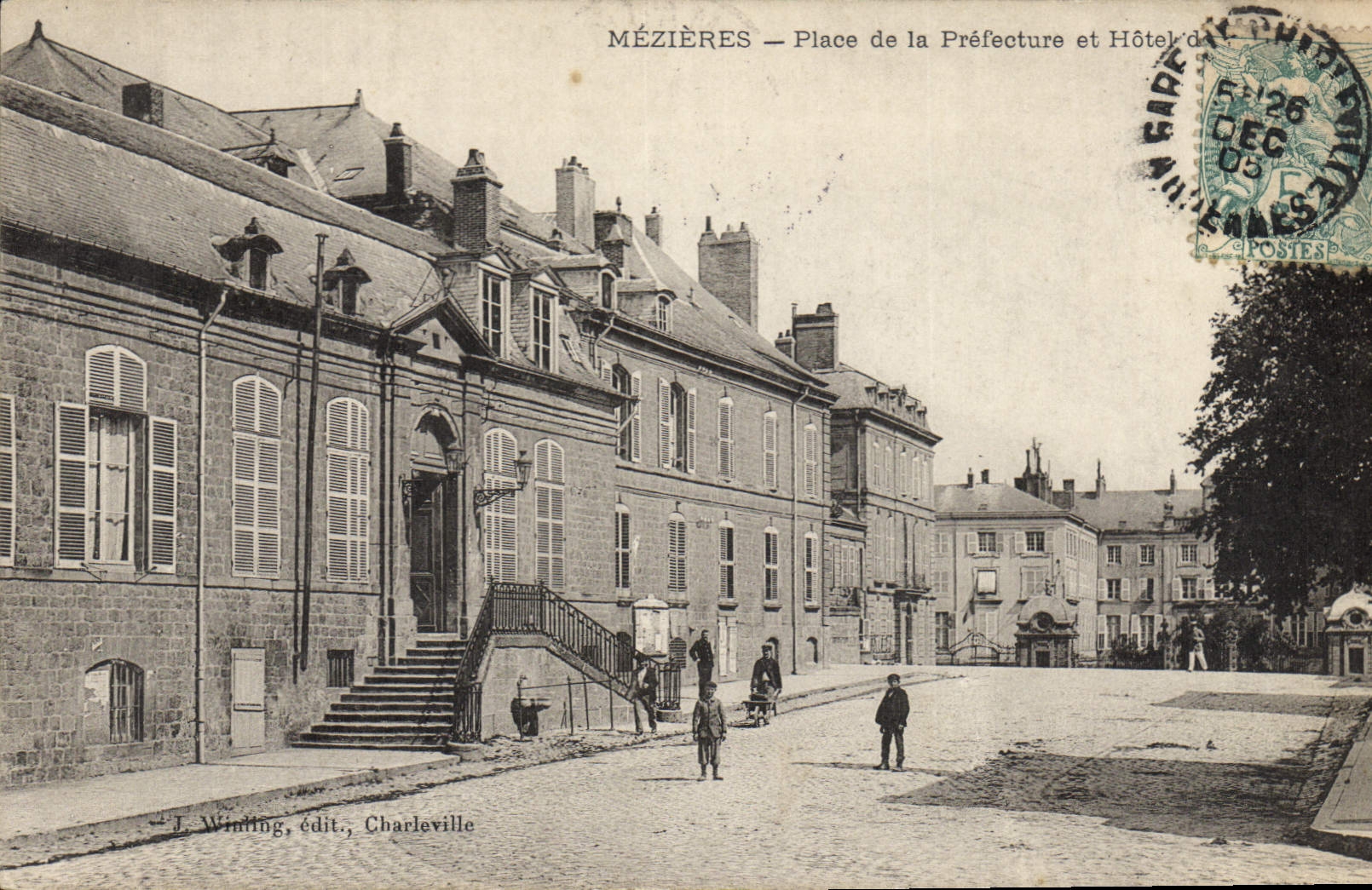 CPA Mezieres Place de la Prefecture et Hotel de ville