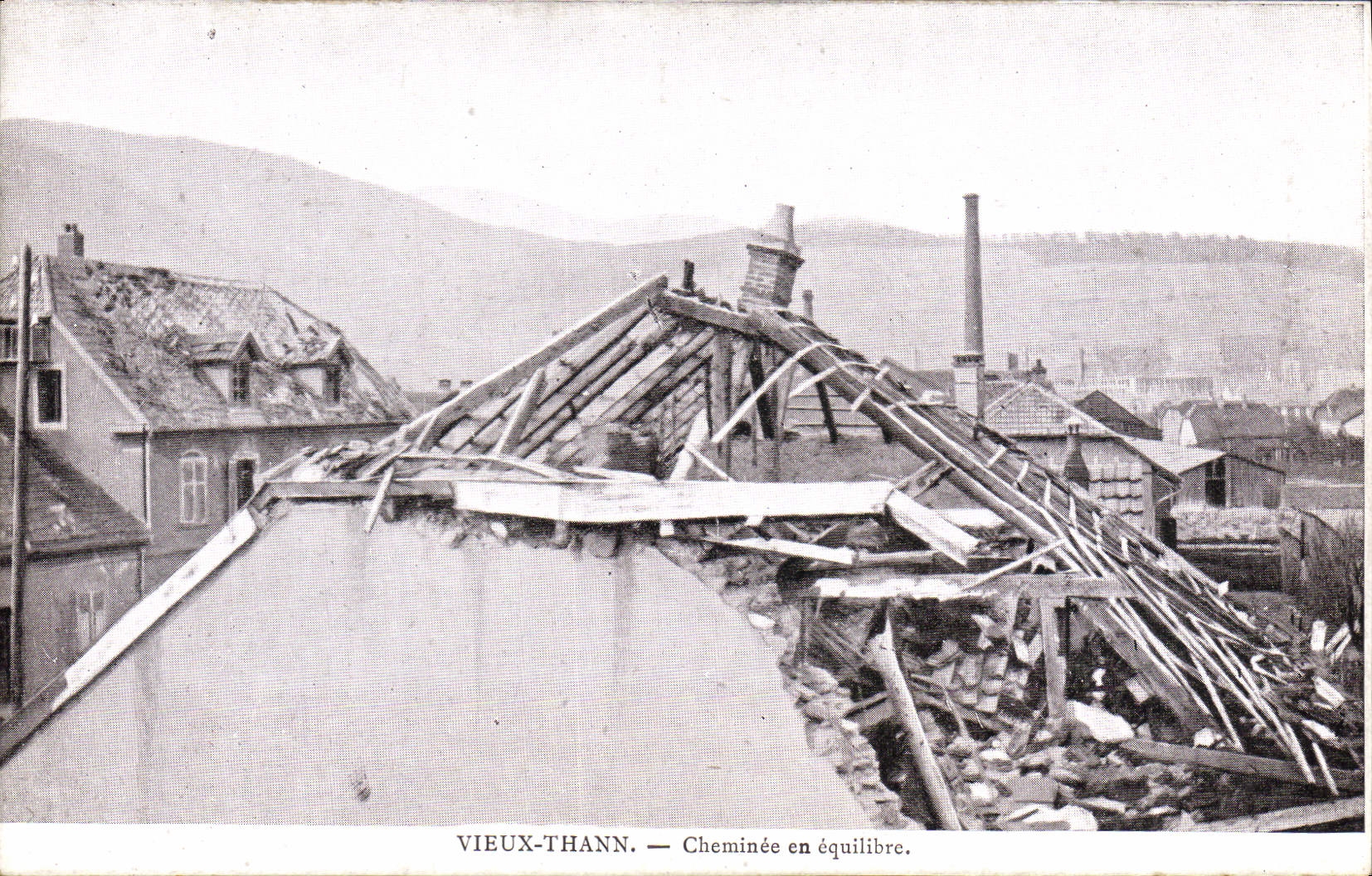 CPA Militaria Vieux Thann Cheminee en equilibre