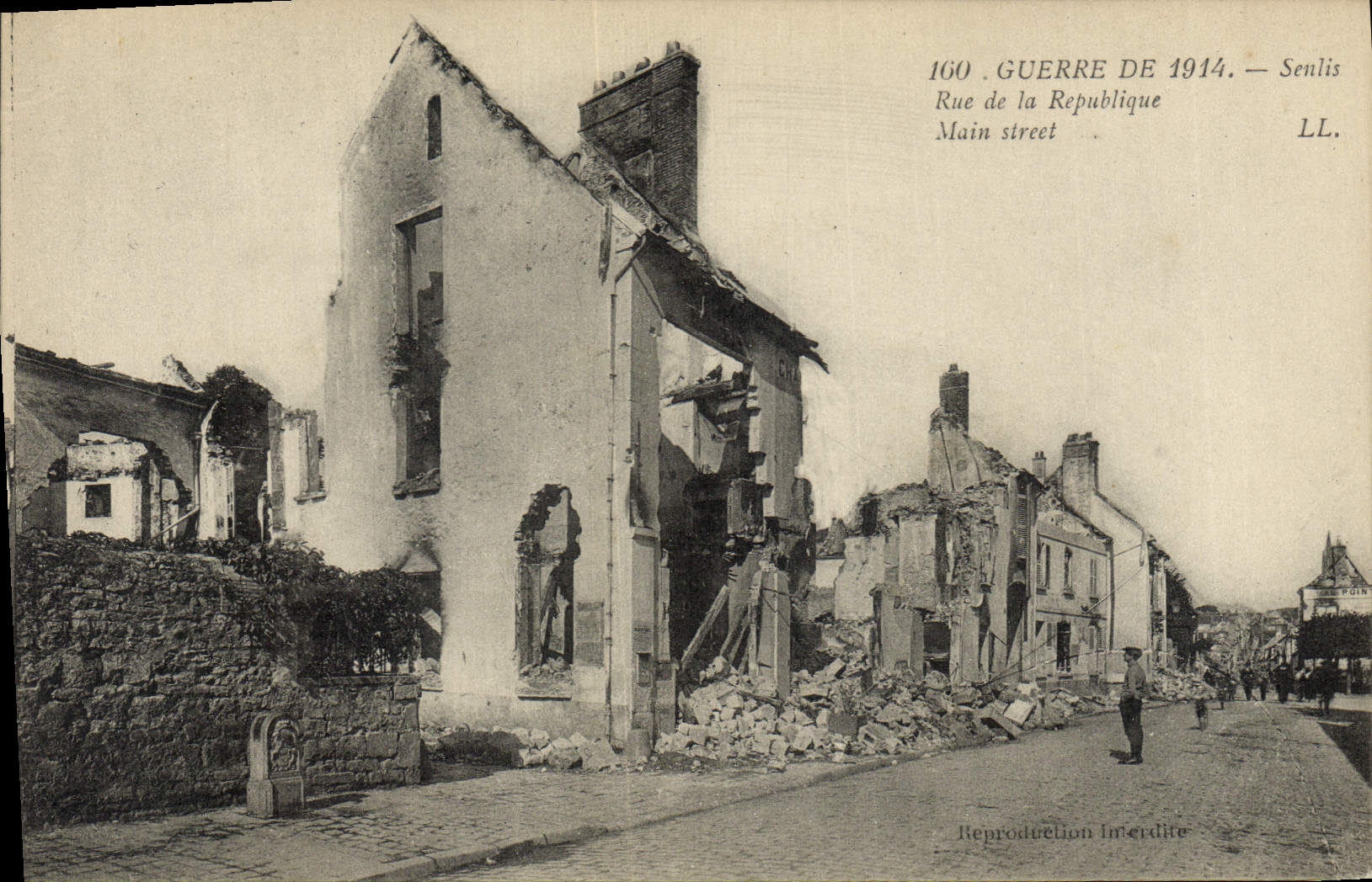 CPA Militaria Senlis Rue de la Republique