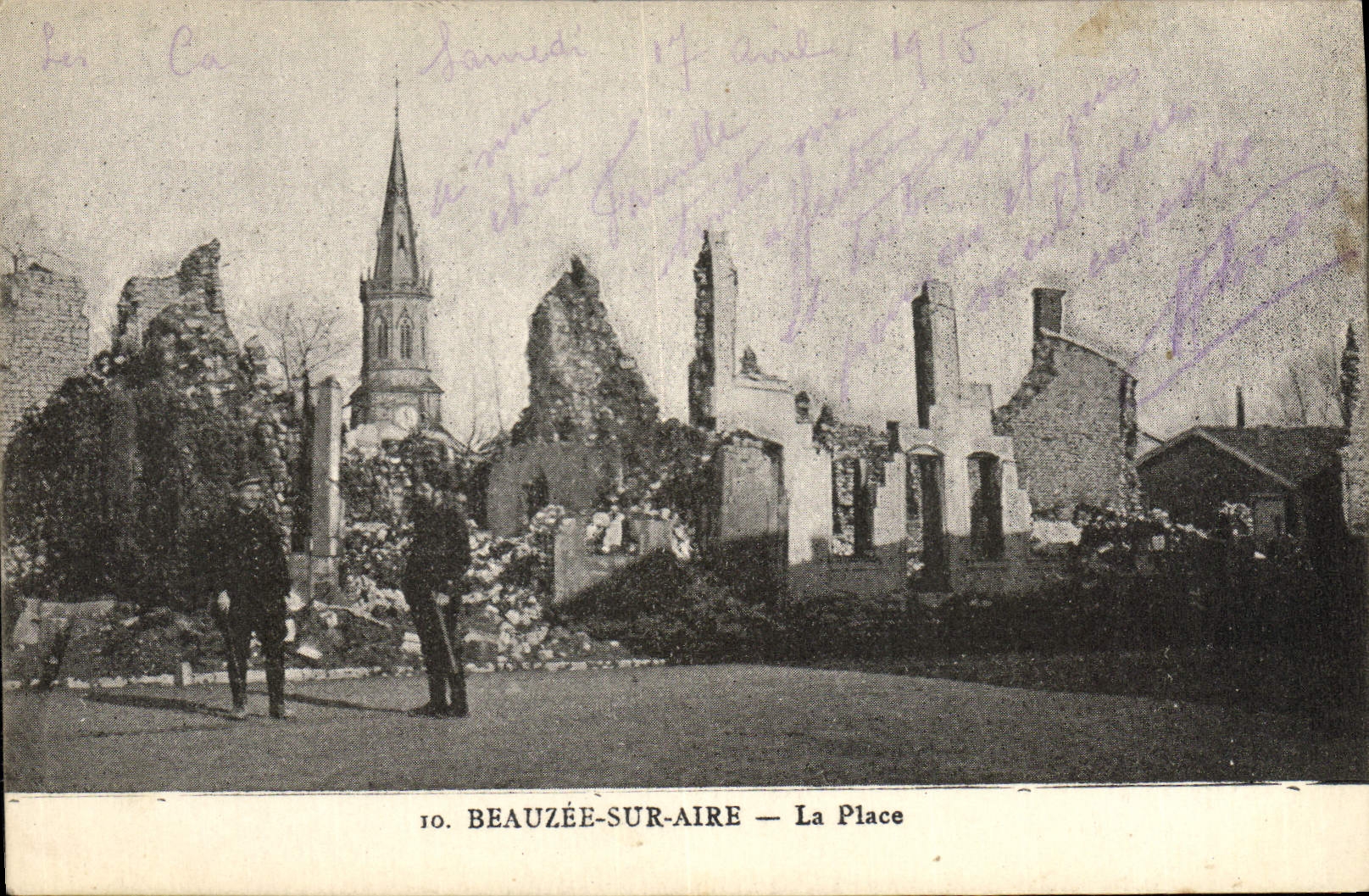 CPA Militaria Beauzee sur Aire La place